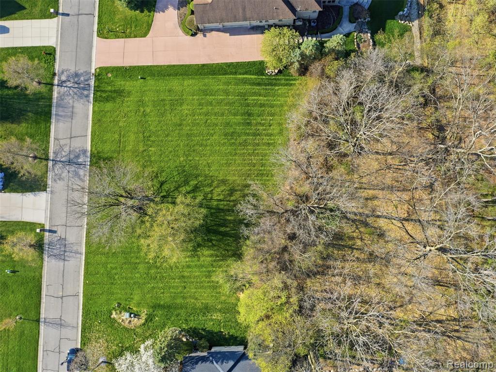 4710 Woodland Hills Drive, Rochester, MI 48306 — Photo 10