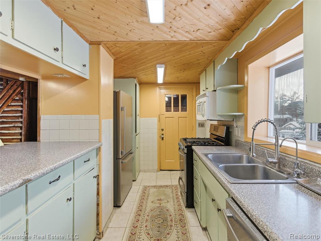 2098 Dunwoodie Street, Ortonville, MI 48462 — Photo 13