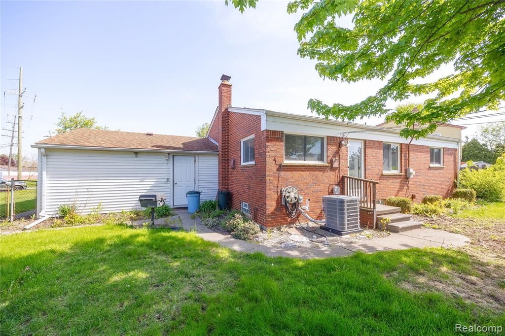 5646 Cambourne Street, Dearborn Heights, MI 48127 — Photo 7