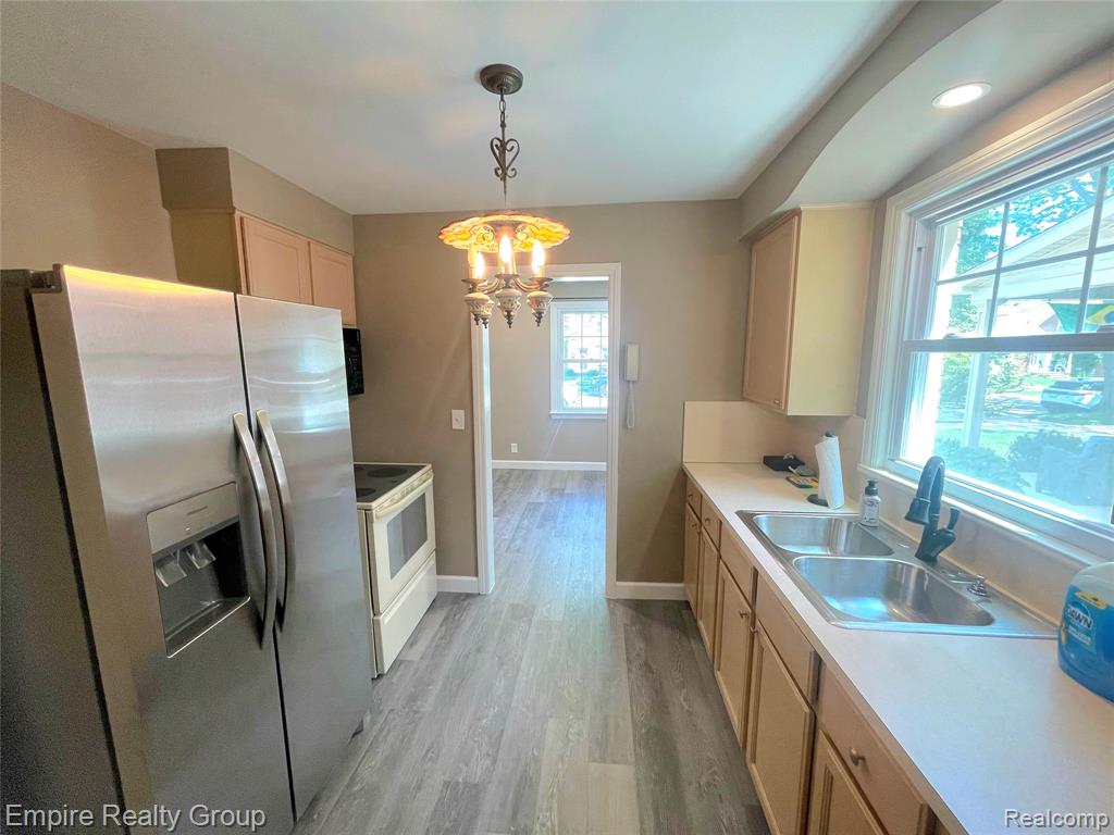 913 N Vernon Street, Dearborn, MI 48128 — Photo 9