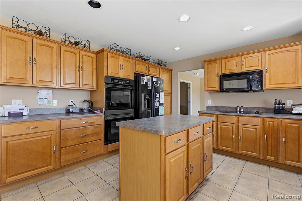 50426 Chief Drive, Macomb, MI 48044 — Photo 10