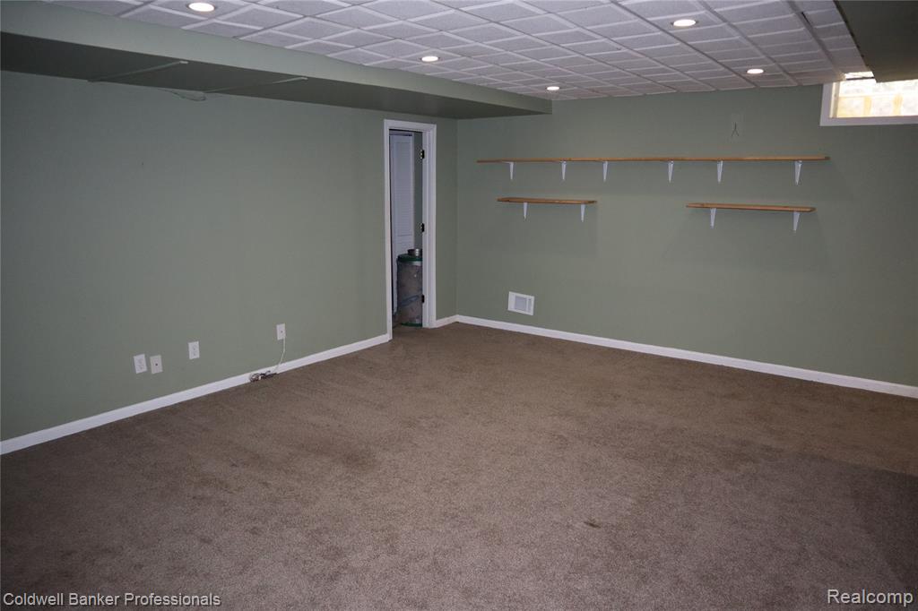 5435 S Sycamore Drive, Burton, MI 48509 — Photo 41