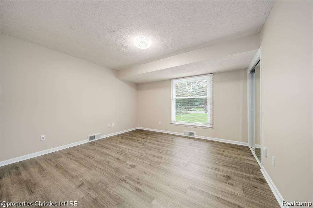 4912 S CLUNBURY Road, West Bloomfield, MI — Photo 18