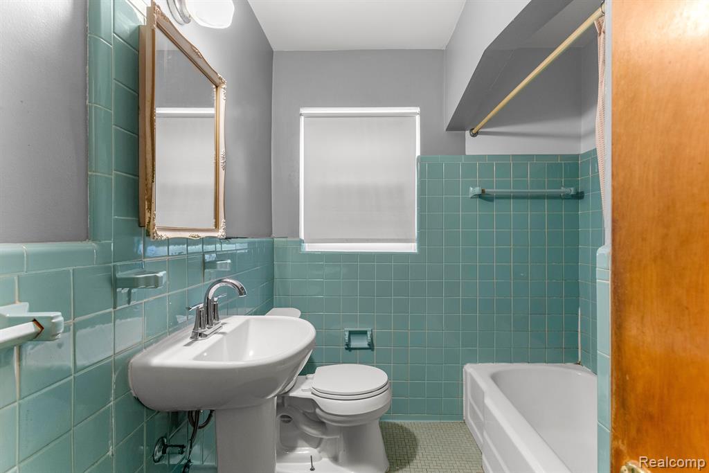 9257 STAHELIN Avenue, Detroit, MI 48228 — Photo 10