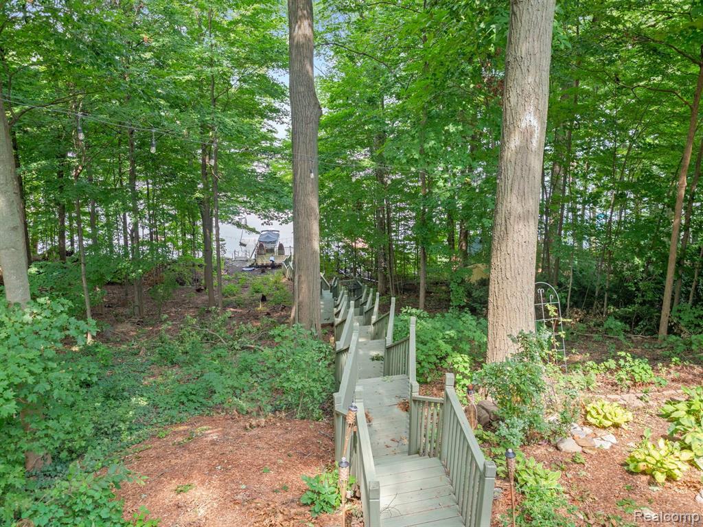 7861 LAKE CREST Drive, Ypsilanti, MI 48197 — Photo 33