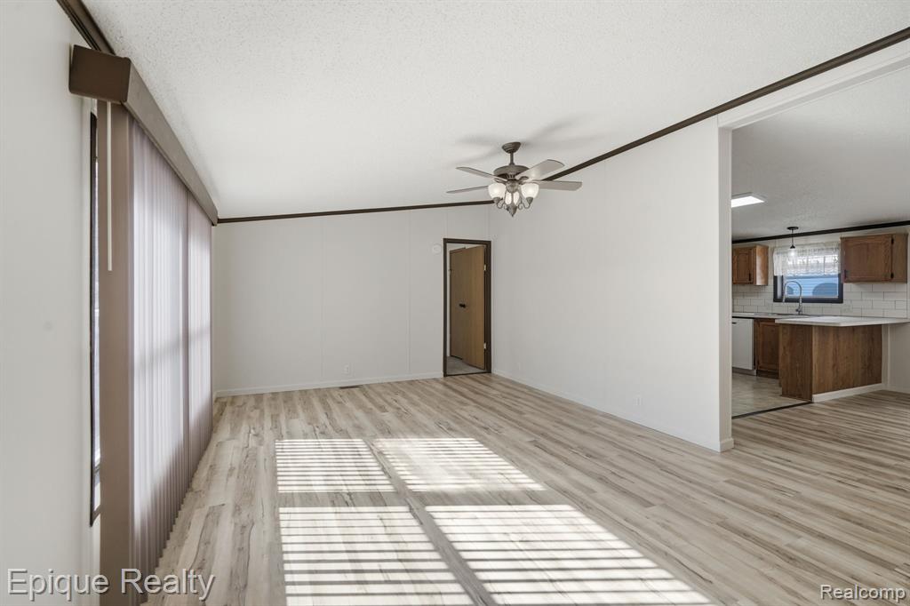 271 Lovell Court, Flushing, MI 48433 — Photo 6