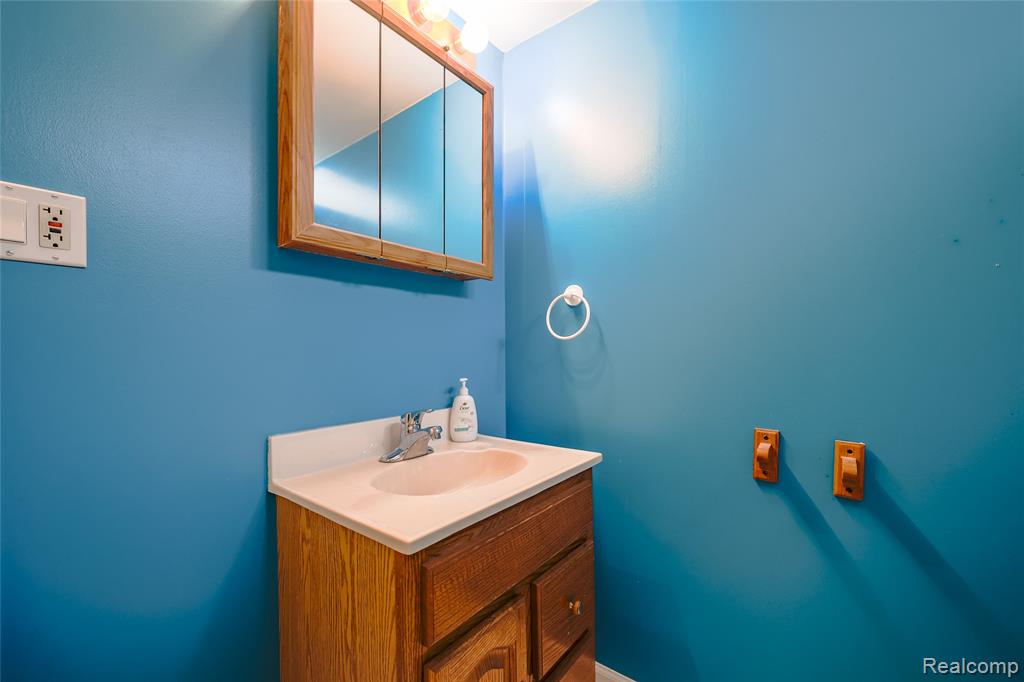24920 Star Valley Drive, Saint Clair Shores, MI 48080 — Photo 27