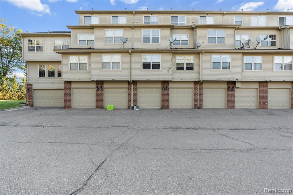 470 Old Pine Way, Walled Lake, MI 48390 — Photo 34