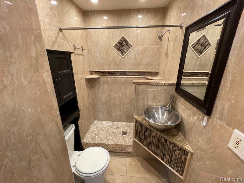 1240 WAGNER Avenue, Bloomfield Hills, MI, 48302