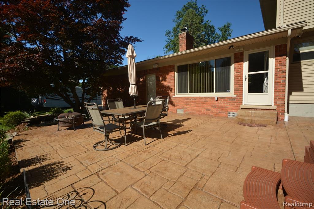 615 Willard Avenue, Rochester Hills, MI 48307 — Photo 2
