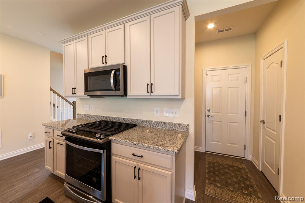 4878 BROOMFIELD Way, Lake Orion, MI — Photo 9
