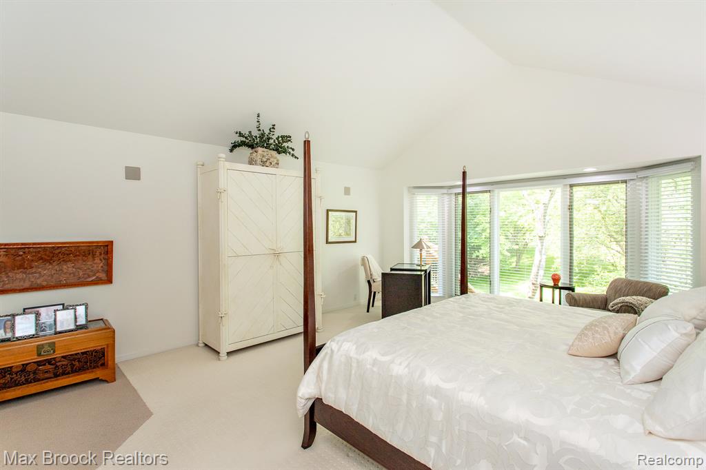 6524 Pleasant Lake Court, West Bloomfield, MI — Photo 32