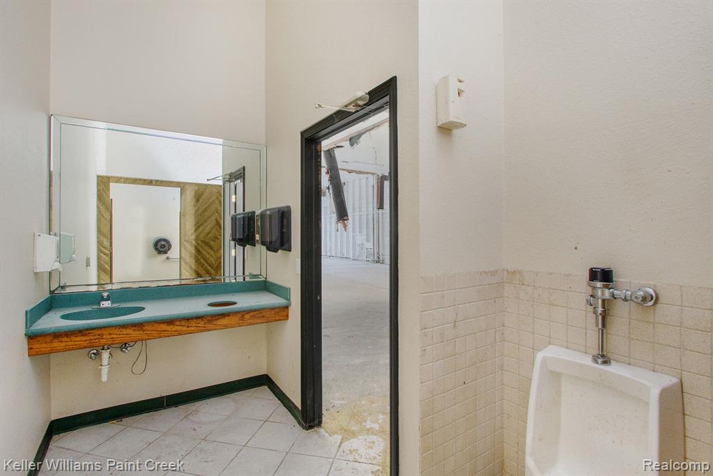 5030 E COLDWATER Road, Flint, MI 48506 — Photo 18