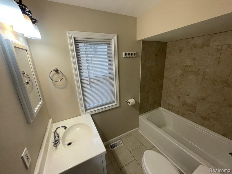 832 BAYFIELD Street, Lake Orion, MI 48362 — Photo 10