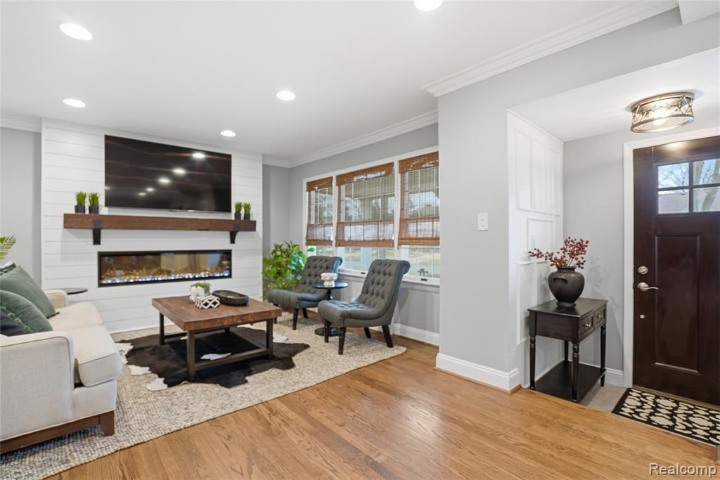 373 Hillcrest Avenue, Grosse Pointe Farms, MI 48236 — Photo 17