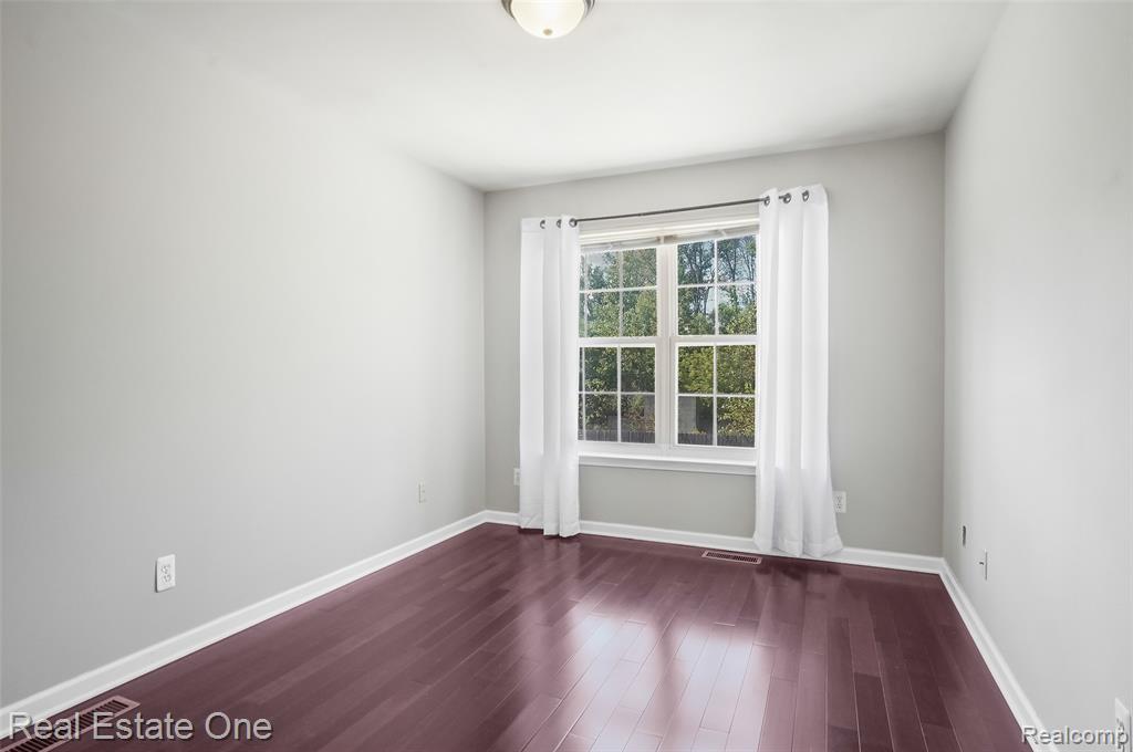 464 Old Pine Way, Walled Lake, MI 48390 — Photo 15