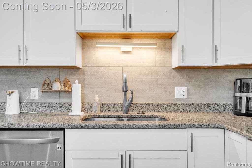 5211 Lakeshore Road, Fort Gratiot, MI 48059 — Photo 27