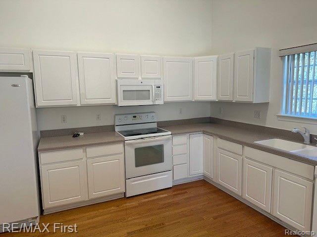 23636 MCCORT Drive, Flat Rock, MI 48134 — Photo 10