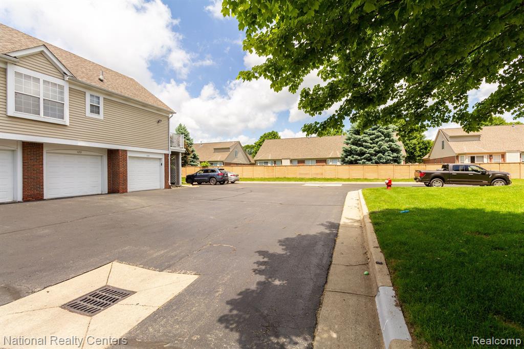 4293 BERKSHIRE Drive, Sterling Heights, MI 48314 — Photo 15