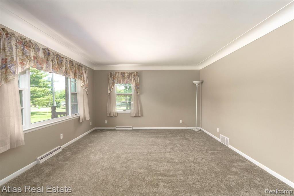 9450 HOGAN Road, Fenton, MI 48430 — Photo 11