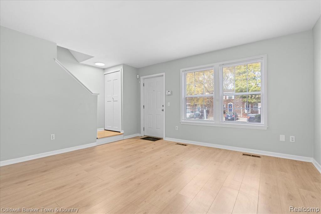 6232 Beechfield Drive, Lansing, MI 48911 — Photo 5