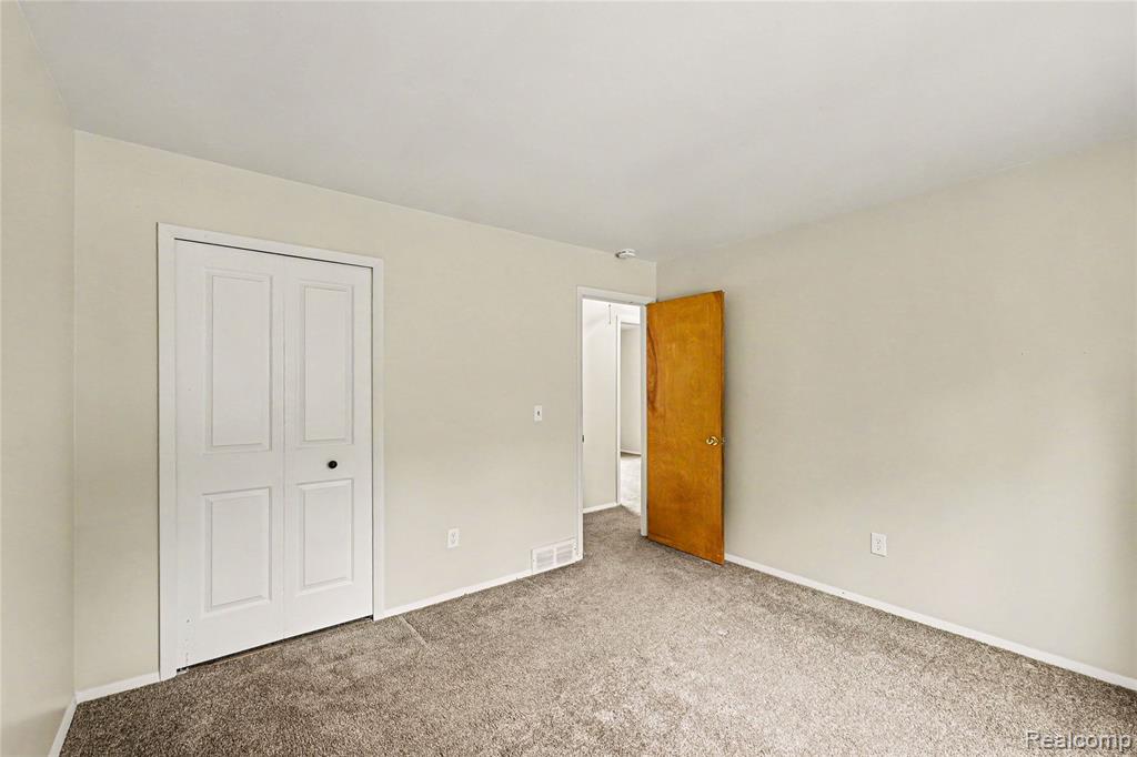 606 Hickory Street, Fenton, MI 48430 — Photo 13