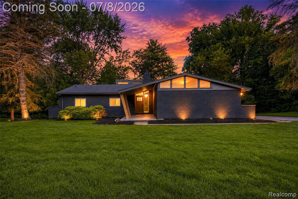 4469 Chamberlain Drive, Bloomfield Hills, MI 48301 — front exterior