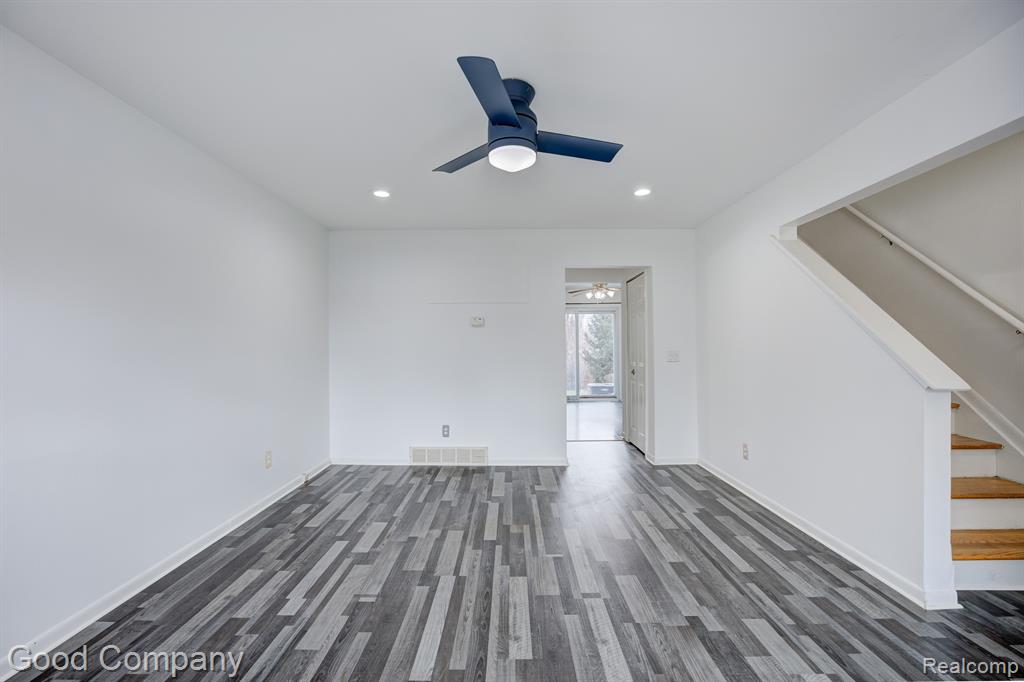 45756 KENSINGTON Street, 319, Utica, MI 48317 — Photo 4
