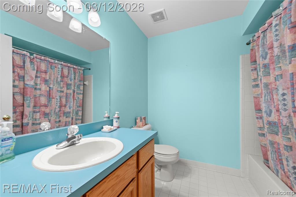 48578 Edgemont Court, Utica, MI 48315 — Photo 13