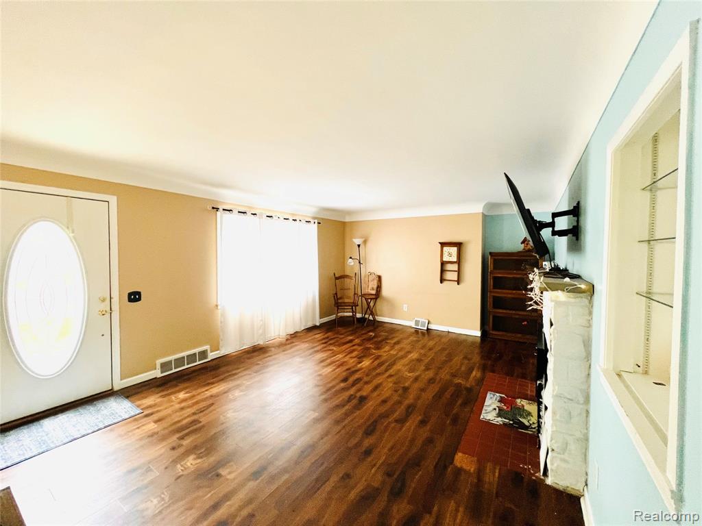 350 S Almont Avenue, Imlay City, MI 48444 — Photo 8