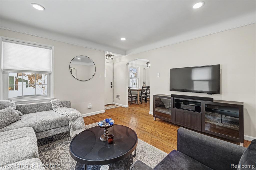 823 McLean Avenue, Royal Oak, MI 48067 — Photo 2