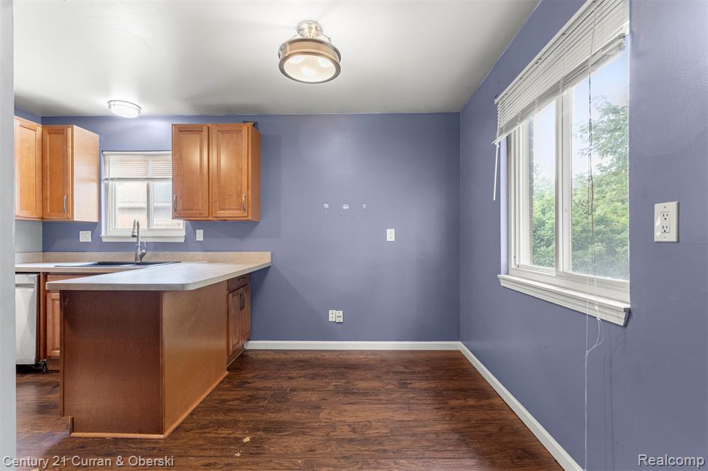 4924 HAZEL Street, Dearborn Heights, MI 48125 — Photo 9