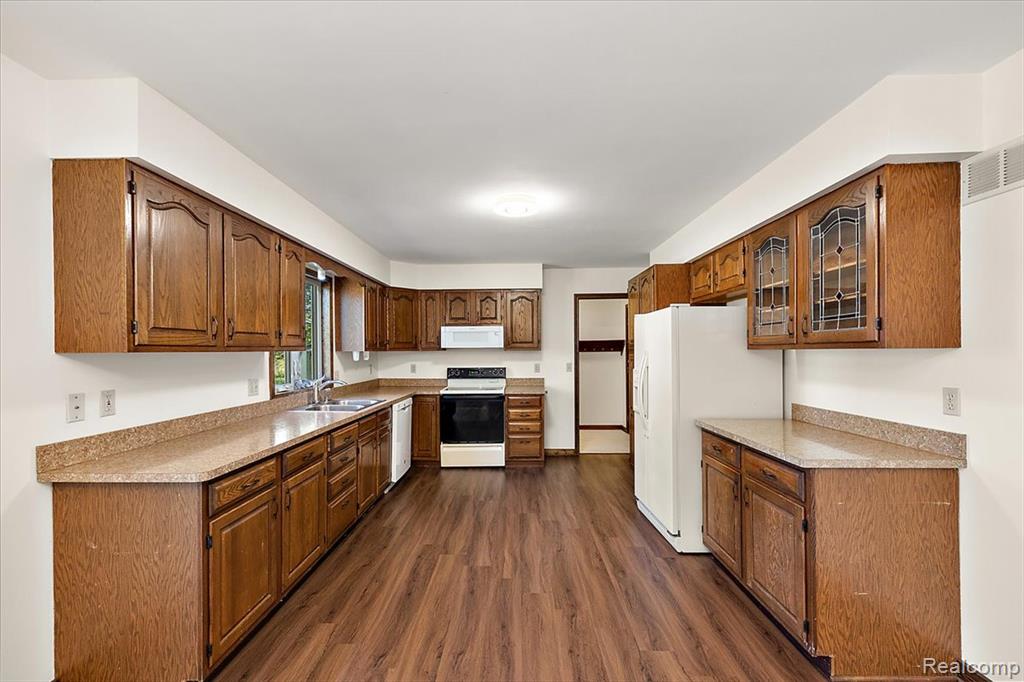 1081 Eagle Nest Drive, Rochester, MI 48306 — Photo 12