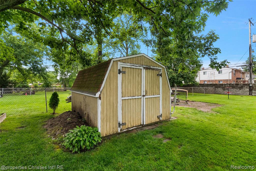 525 Broadacre Avenue, Clawson, MI — Photo 12