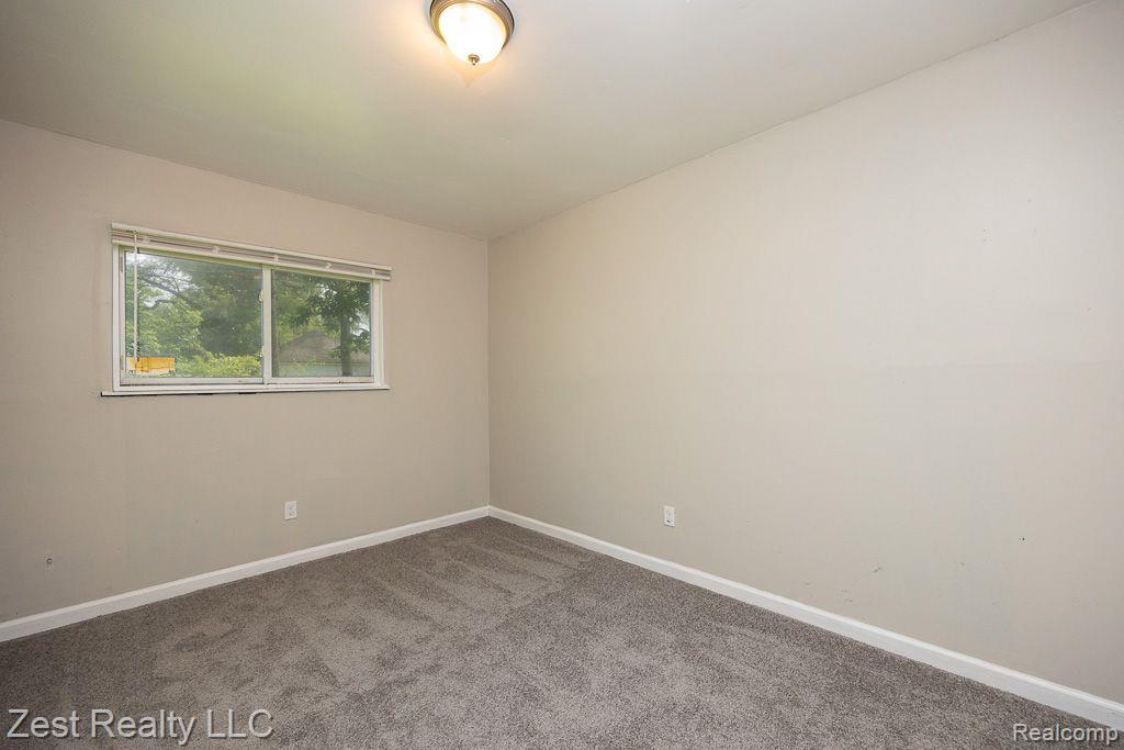 441 W HAYES Avenue, Hazel Park, MI 48030 — Photo 5
