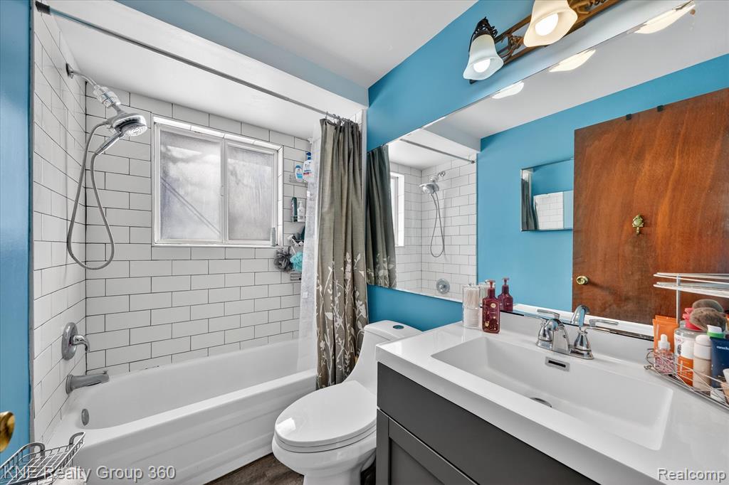 5423 Mikewood Drive, Waterford, MI 48327 — Photo 17