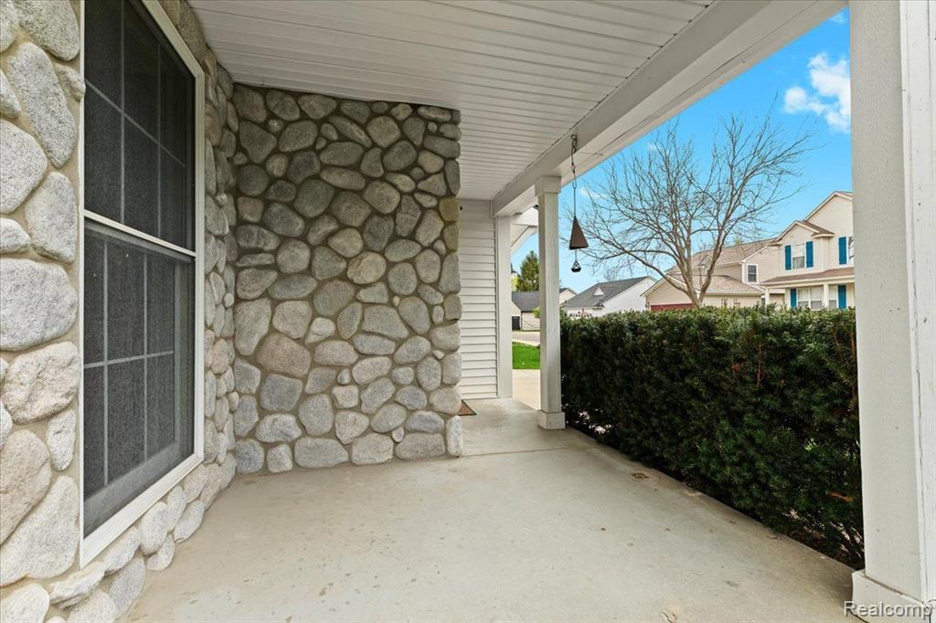514 MILL POND Drive, Fenton, MI 48430 — Photo 36