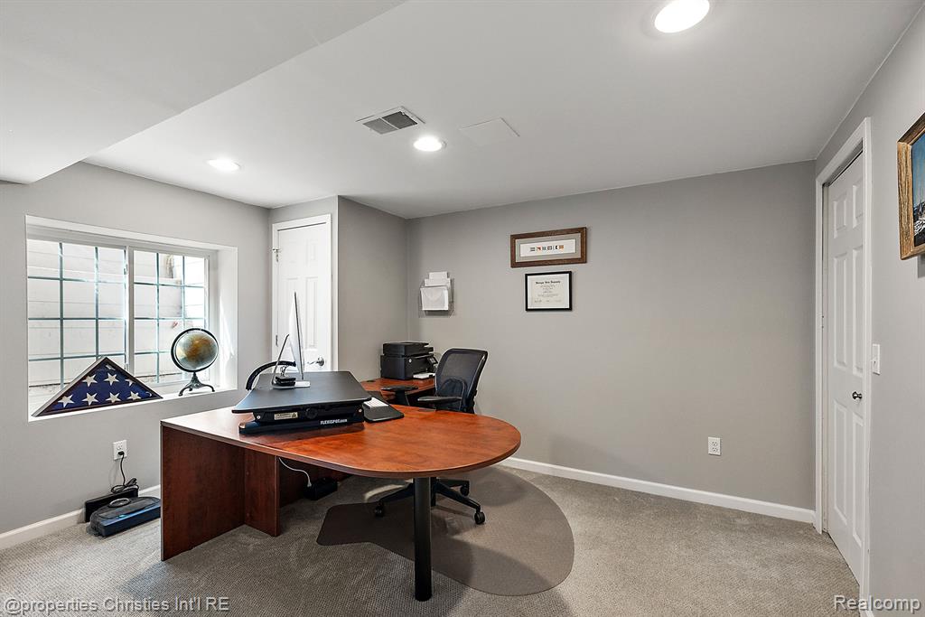 301 JAMES Circle, Royal Oak, MI 48067 — Photo 31