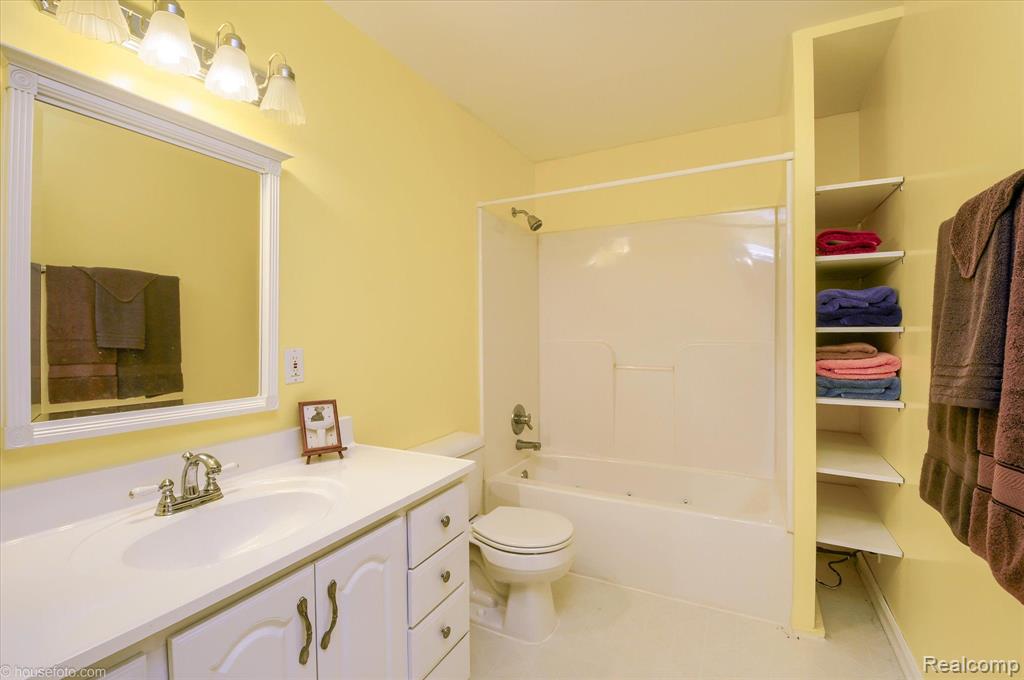 5732 COBBLESTONE Drive, North Branch, MI 48461 — Photo 32