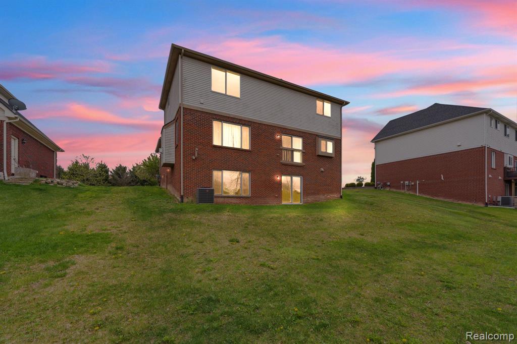 42088 Woodglen Drive, Novi, MI — Photo 39