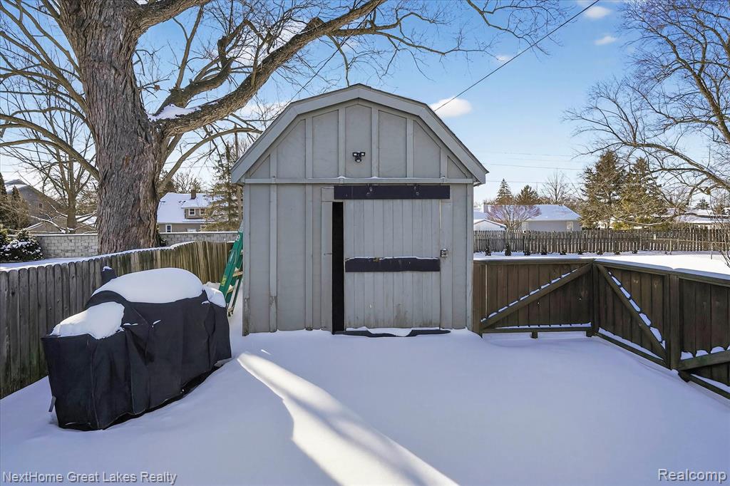819 Southwood Drive, Fenton, MI 48430 — Photo 40