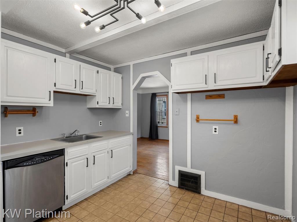 6803 Plainview Avenue, Detroit, MI 48228 — Photo 10