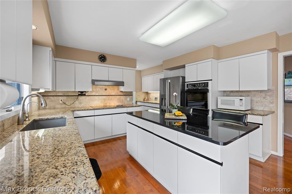6684 Stonebridge E, West Bloomfield, MI — Photo 19
