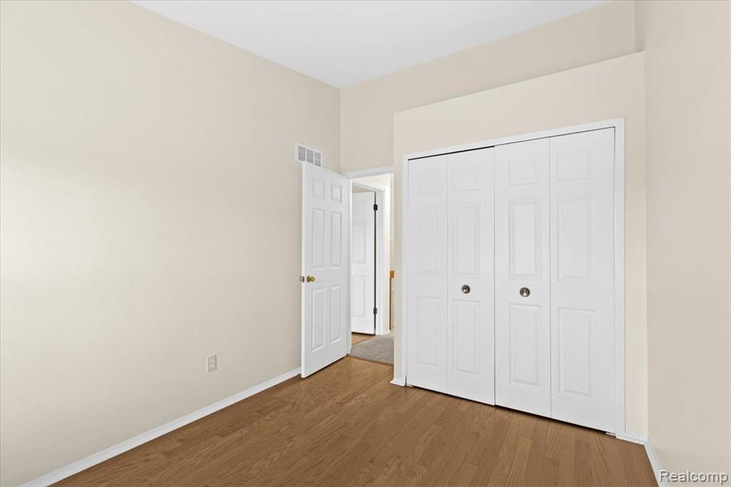 40013 CROSSWINDS, Novi, MI — Photo 17