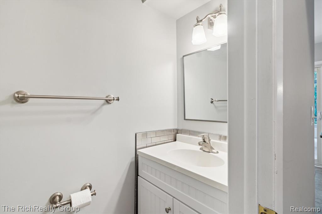 43101 LANCELOT Drive, Canton, MI 48188 — Photo 27