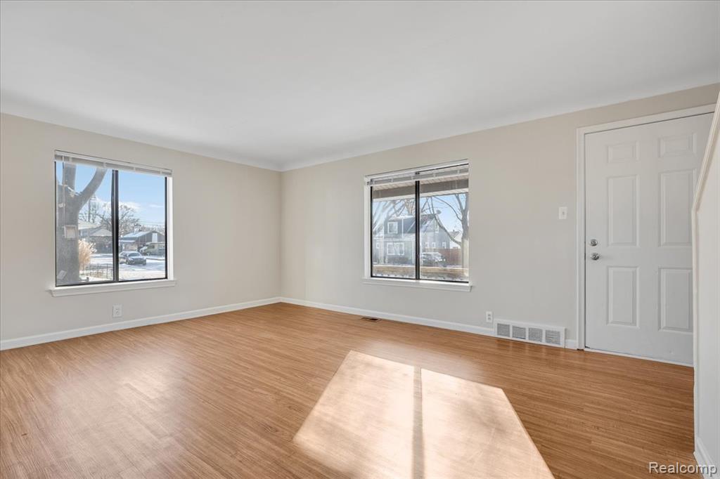 60 W Harry Avenue, Hazel Park, MI 48030 — Photo 3