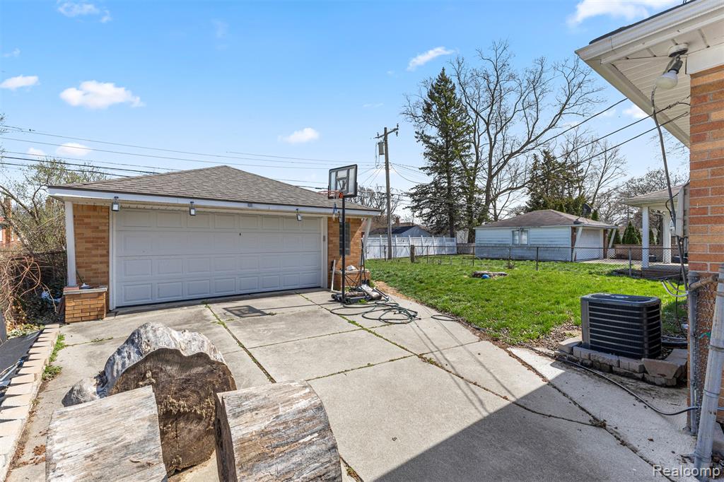 7312 Colonial Street, Dearborn Heights, MI 48127 — Photo 32