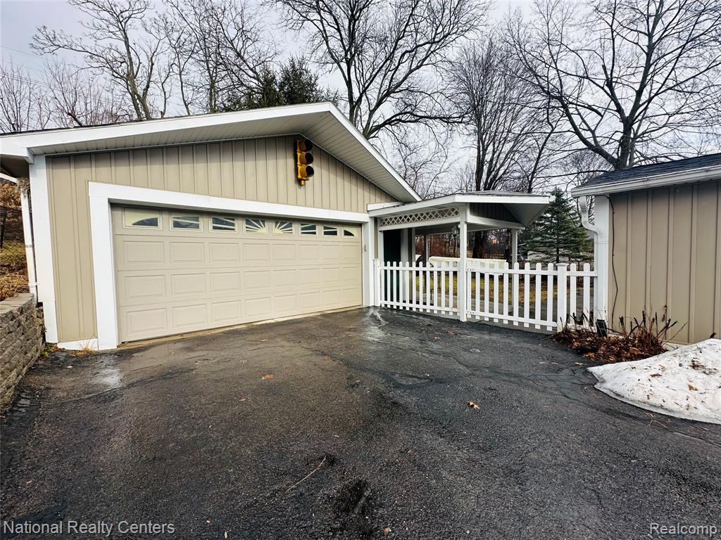 10461 9 Mile Road, Whitmore Lake, MI 48189 — Photo 4