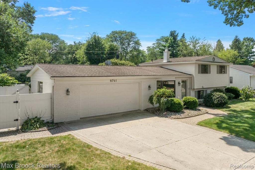 8741 Buffalo Drive, Commerce Twp, MI 48382 — Photo 25