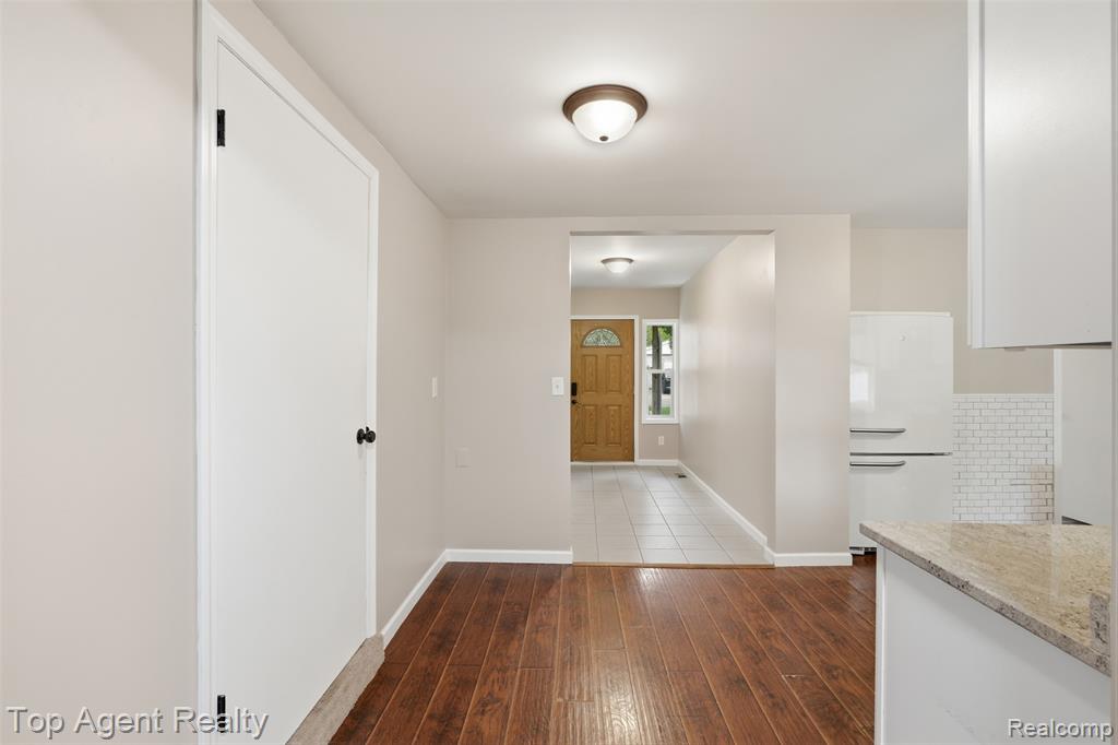 7048 Lapham, Waterford, MI 48329 — Photo 13